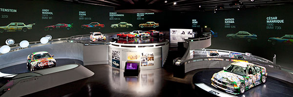 Blick in das BMW Museum mit seiner Art Car Ausstellung