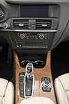 BMW X3, Modell F25, Mittelkonsole mit iDrive Controler und Automatik-Wählhebel