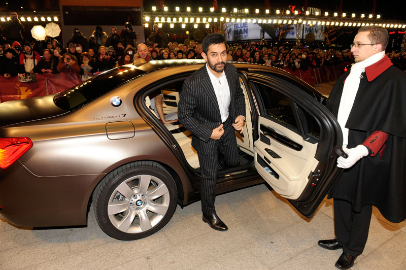 Aamir Khan vor BMW Active Hybrid7 Red Carpet zur CLOSING / ABSCHLUSS CEREMONY im Berlinale Palast.