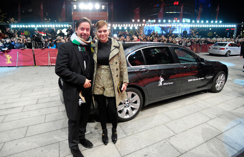 Berlinale 2011: Jan Josef Liefers und Anna Loos vor BMW 7er.