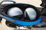 BMW C 600 Sport, dank Flexcase passen zwei Helme hinein