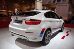 BMW X6 M Performance mit BMW Performance Heckfinnen (100 Euro) und Heckspoiler Carbon (525 Euro)