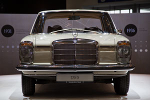 Techno Classica: Mercedes-Benz 220 D 'Strich-Acht' (Baureihe W 115)