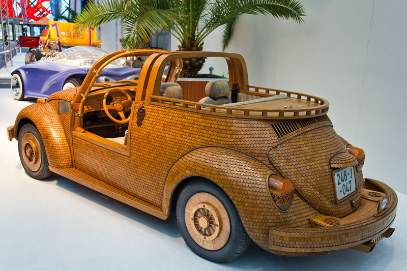 VW Kfer - Kultauto im Holz-Look. Das Dach wurde zuvor abgesgt. Vierzylinder-Motor. Das Auto hat eine Strassenzulassung.