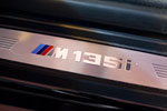 Essen Motor Show 2013: Manhart MH1 400 auf Basis BMW M 135i, Einstiegsleiste mit Typbezeichnung