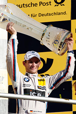   Marco Wittmann mit seinem DTM Champion Pokal am Hockenheimring
