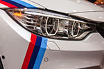 BMW M4 mit BMW M Performance Komponenten: Motorsportstreifen Seite (218 Euro)