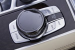 BMW 750Li, iDrive Touch Controller in Metall-Optik
