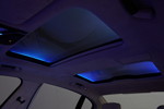 BMW 750Li, Panorama-Glasdach Sky Lounge mit weltweit einzigartiger Lichtinszenierung in sechs individuellen Farbgebungen