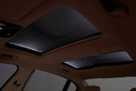 BMW 750Li, Panorama-Glasdach Sky Lounge mit weltweit einzigartiger Lichtinszenierung in sechs individuellen Farbgebungen