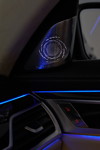 BMW 750Li, Bowers und Wilkins Diamond Surround Sound System mit beleuchteten Lautsprechern