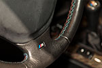 BMW 320i Clubsport, BMW M Lenkrad mit BMW M Logo und Nähten in M Farben