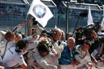 Spielberg, 22. Mai 2016. BMW Motorsport, 4. DTM-Rennen, Gewinner Timo Glock und Mitglieder des BMW Teams RMG.