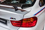 BMW M4 mit BMW M Performance Heckspoiler Carbon durchströmt	(3.100 Euro)