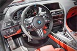 BMW M6 mit Competition Paket und BMW M Performance Parts, Cockpit, mit BMW M Performance Pedalauflagen Edelstahl	(128 Euro)
