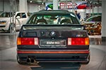 BMW M3 (E30), Stoßstange vorne und hinten mit rotem Streifen wie beim BMW E30 Evoluton M3