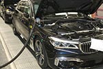 Produktion des BMW 730Ld (G12), erste Betankung des Fahrzeugs