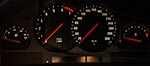 BMW 850CSi, Tacho-Instrumente bis 300 km/h