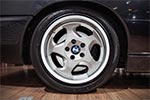 BMW 850CSi, spezielle BMW Leichtmetallfelge für die 8er-Reihe