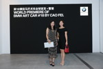 Weltpremiere BMW Art Car #18 von Cao Fei, Minsheng Art Museum, Peking, 31. Mai 2017. V.l.n.r.: Li Xin (Sammlerin); Liu Qianli (Sammlerin).