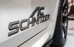 BMW 5er Limousine by AC Schnitzer, mit auffälligem AC Schnitzerschriftzug auf der hinteren Tür.