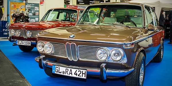 BMW 2002 ti 'Diana' und BMW 1800 ti auf der Retro Classics Cologne 2017, ausgestellt vom BMW 02 Club e.V.