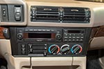 BMW 540i touring, Mittelkonsole mit Radio und Klimabedienung