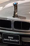 BMW 750iL (E38) James Bond, Drahtschneider unter dem BMW Logo auf der Motorhaube