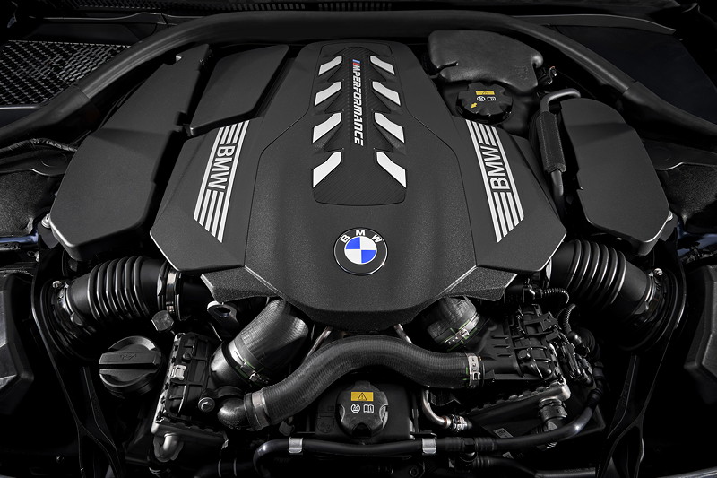 BMW 8er Coup, V8-Biturbo Motor mit neu entwickelte Twin-Scroll-Turbolader im V-Raum zwischen den Zylinderbnken, 530 PS