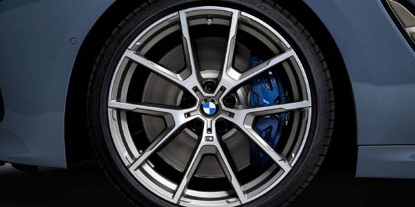 BMW 8er Coup, 20Zoll groe MLeichtmetallrder, High-Performance-Bereifung, spezifischer MSportbremsanlage