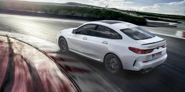 BMW 2er Gran Coupé, M Performance Außenspiegelkappe Carbon, 19 Zoll M Performance Leichtmetallrad Doppelspeiche 555 M Bicolor, M Performance 18 Zoll Bremsanlage