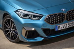 BMW M235i xDrive, mit M Performance typischen Details in Cerium grau