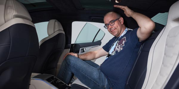 Im Fond wird es für große Menschen eng im neuen BMW 8er Gran Coupé