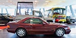 Mercedes-Benz 500 SL. Nach Kritik von Seiten der Regierung, der Gewerkschaften und der Industrie gibt Lady Di den komfortablen und leistungsstarken Sportwagen im September 1992 zurück.