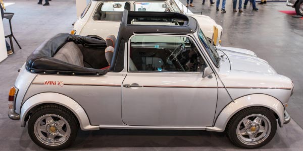 Mini 25 Cabrio von Christina und Udo Rosai, ausgestellt vom Rottaler Oldtimer Freunde e.V., Techno Classica 2019.