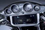 BMW R 18 Transcontinental. Cockpit mit vier analogen Rundinstrumenten und 10,25 Zoll großem TFT-Farb-Display.