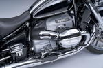 BMW R 18 Transcontinental. In Silber metallic gehaltener Motor.