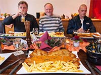 Riesenschnitzel-Essen in Essen