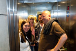 auf dem Rückweg im Fahrstuhl, vorne Ann-Kristin ('Rakete') und Steve ('SteveR')