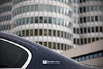 BMW 730Ld (F02) mit 7-forum.com Aufkleber auf der C-Säule vor dem BMW Hochhaus in München
