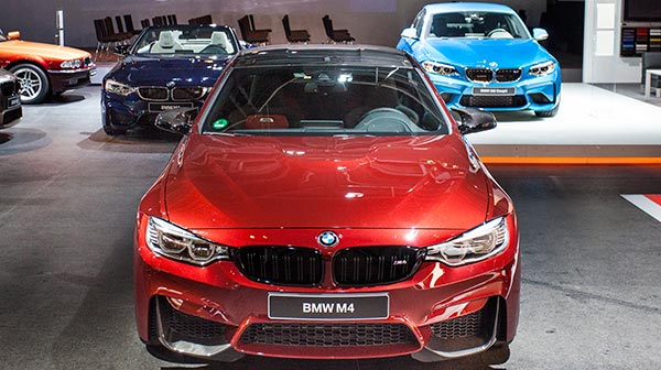 BMW M4 mit Competition Paket im BMW M Studio