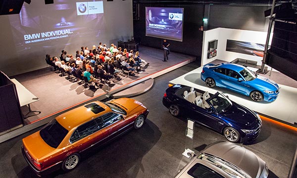 BMW M Studio mit dem Lagerfeld L7, einem M4 Cabrio und dem neuen BMW M2