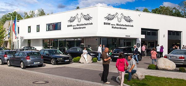 Jahrestreffen 2016: Grillen und Diagnose im auf BMW spezialisierten Meisterbetrieb von Ray in Hohenbrunn. 