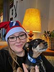 Weihnachtsstammtisch der 7er-Freunde 'Mnchen': Organisatorin Melanie ('MelanieP') mit ihrem Hund