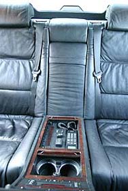 zusätliche Bedienelemente zwischen den hinteren Sitzen im BMW L7