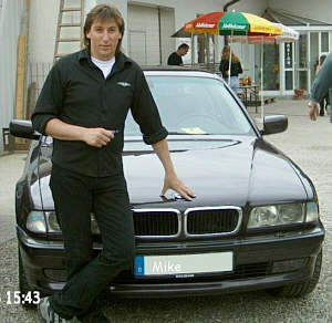 Mike Graetz mit einem BMW 7er