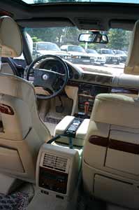 Innenraum des BMW Alpina B12 6.0 (E38)