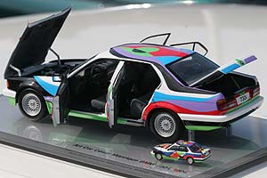 BMW 730i Art-Car-Modell im Mastab 1:18