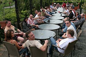 Rhein-Ruhr-Stammtisch im Mai 2006, auf der Terrasse des Motels Moers