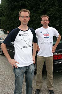Christian und Matthias fhrten die fr die im September bevorstehende BMW Sternfahrt nach Porec/Kroatien passenden T-Shirts vor.